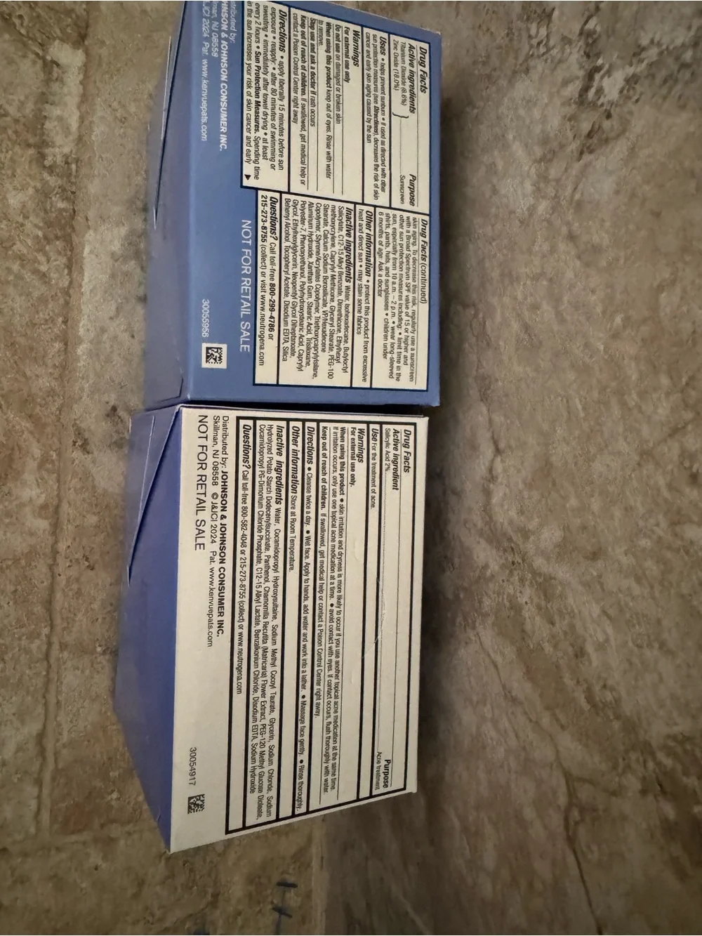12 each Sample mini Neutrogena Ultra Sheer sunscreen 30 & Oil-Free Acne Wash
